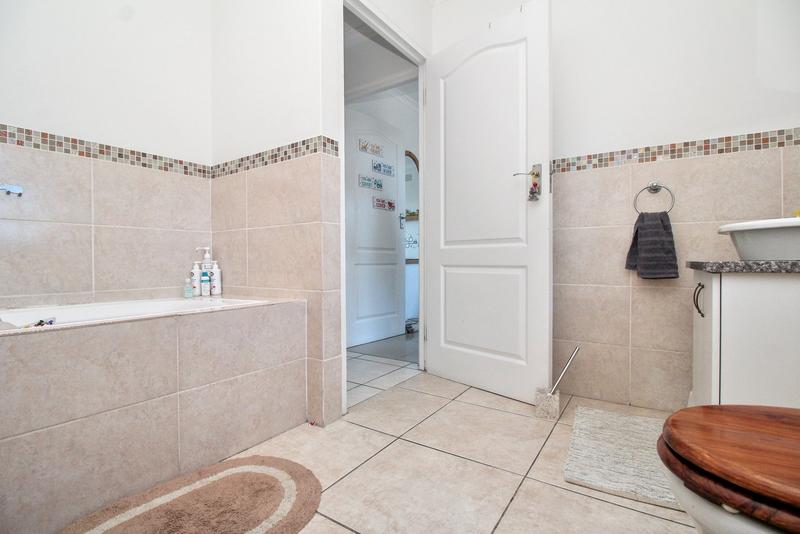 3 Bedroom Property for Sale in Kelderhof Country Village Western Cape